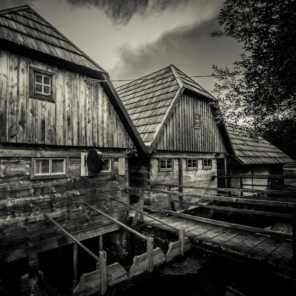 Mühlen auf dem Fluss gacka kroatia — Stockfoto