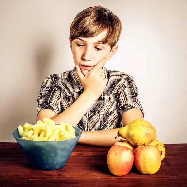 Junk food vs healty food — Stock Photo, Image