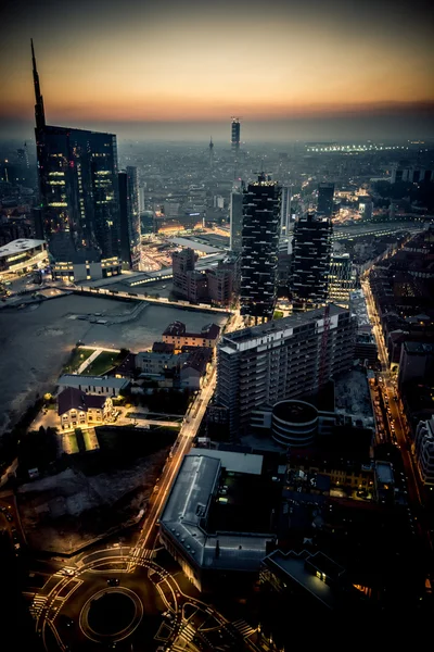 Milan, İtalya 26 Ekim 2014: yeni Porta Garibaldi Regione Lombardia gökdelen, mali semtinden kat 39, gece karanlığında, Milan, İtalya, 26 Ekim 2014