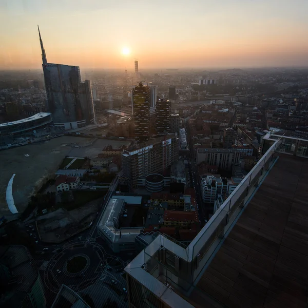 Milão, Itália 26 de outubro de 2014: novo distrito financeiro de Porta Garibaldi do arranha-céu Regione Lombardia, piso 39, ao entardecer, Milão, Itália, 26 de outubro de 2014 Fotos De Bancos De Imagens