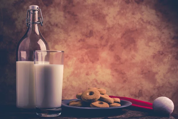 Milk and cookies for Santa Claus — Stock Photo, Image