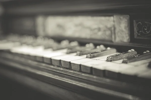 Gamla piano — Stockfoto