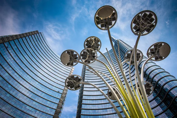 MILÃO, ITÁLIA, JANEIRO 25 2015: novo distrito de Porta Garibaldi, arranha-céus do banco Unicredit, vista da piazza Gae Aulenti, Milão, Itália 25 de janeiro de 2015 — Fotografia de Stock