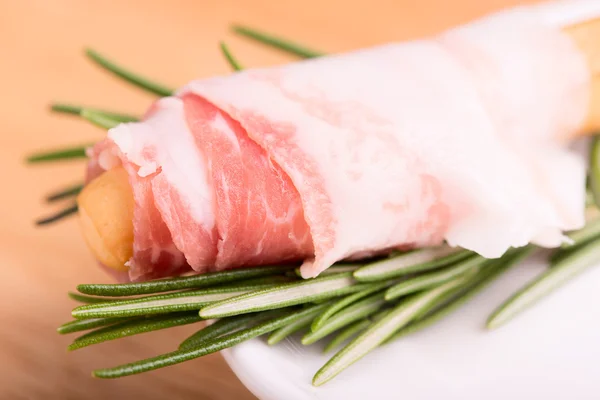 Sliced bacon close up - selective focus — Stock Photo, Image