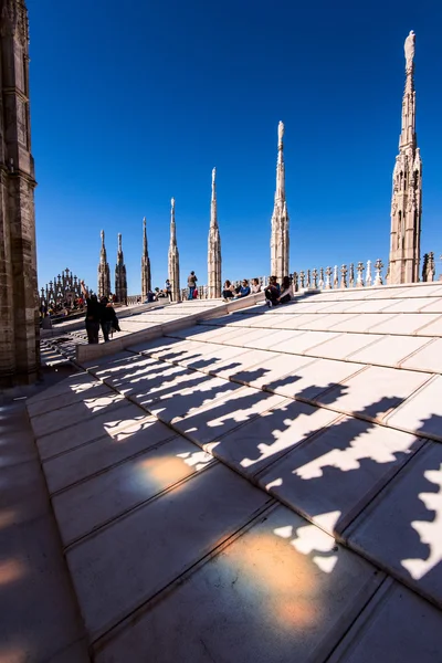 Μιλάνο, Ιταλία Μαρτίου 27 2015: Duomo ταράτσα — Φωτογραφία Αρχείου