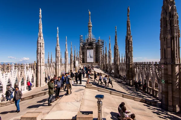 MILANO 27 MARZO 2015: Duomo roof terrace — Foto Stock