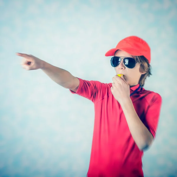 Strand badmeester jongen — Stockfoto