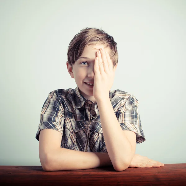 Kleine jongen gezichtsvermogen — Stockfoto