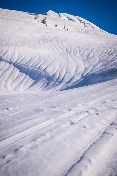 雪に覆われた山の風景 — ストック写真