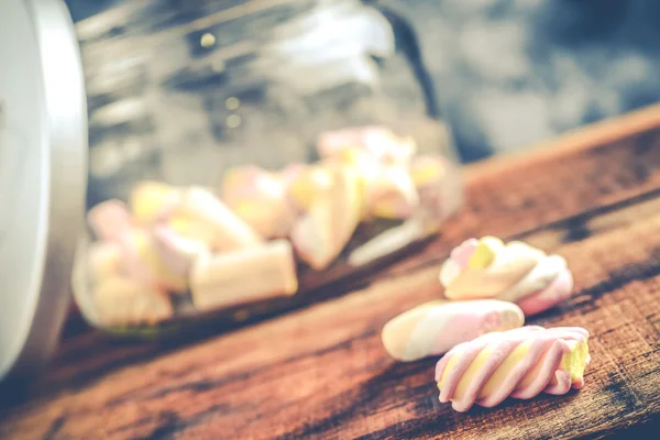 Twisted marshmallows on wood — Stock Photo, Image