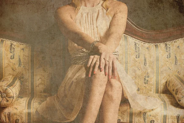 Eski kağıt dokusu üzerinde zarif kadın — Stok fotoğraf