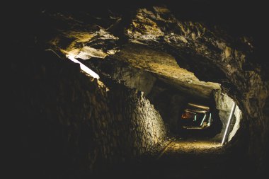 terk edilmiş bir madende - karanlık