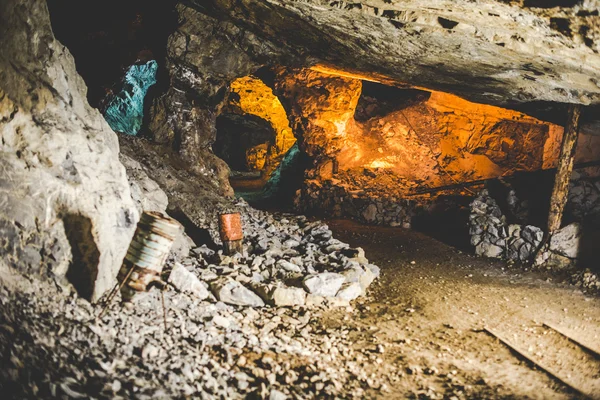 Miniera abbandonata - materiale arrugginito — Foto Stock