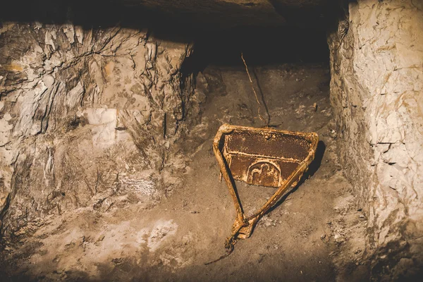 Terk edilmiş bir madende - paslı ekipman — Stok fotoğraf
