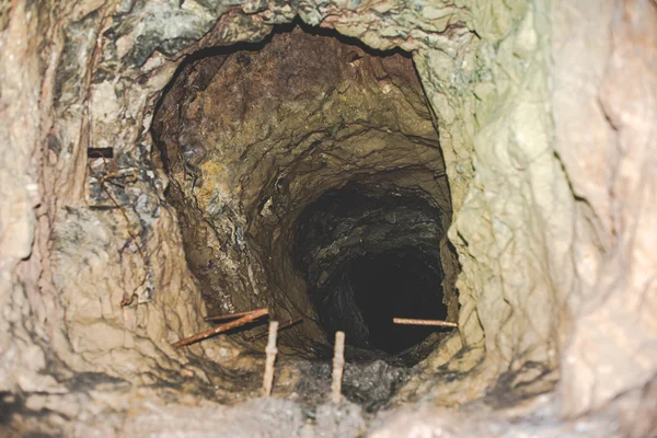 Mine abandonnée - puits de ventilation — Photo