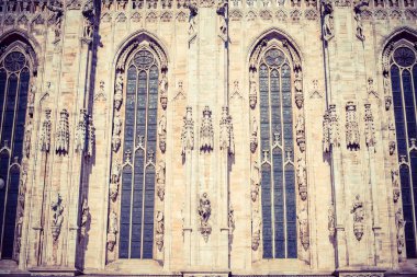 Milan şehir anıtlar ve yerler Duomo yan cephe - vintage tarzı