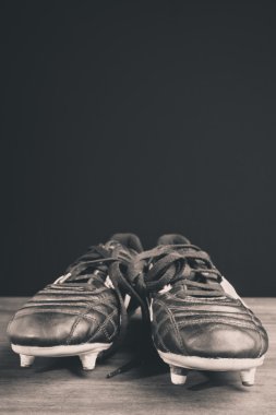 Futbol ayakkabı siyah ve beyaz