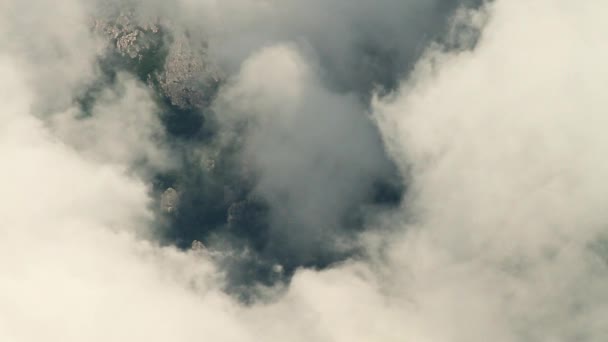 Wolken in Bergen — Stockvideo
