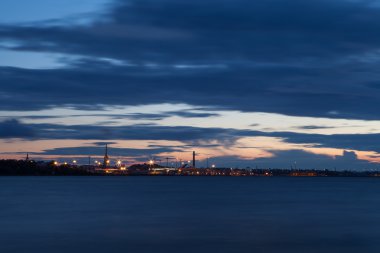 Tarihi kentin Tallinn defne Baltık denizden görünüm