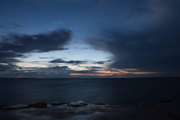 Mysterieuze laat zonsondergang over de Baltische Zee — Stockfoto