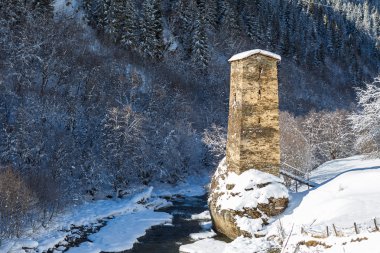 Svaneti kule kış zamanında Irmak