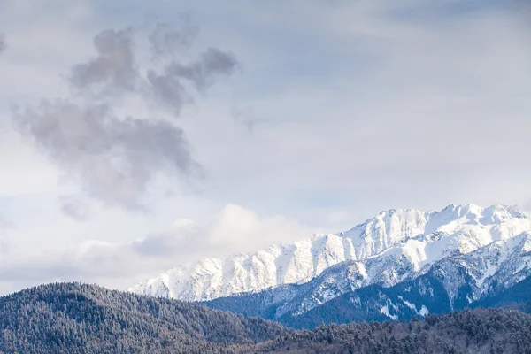 Günbatımında kar dağ silsilesi — Stok fotoğraf