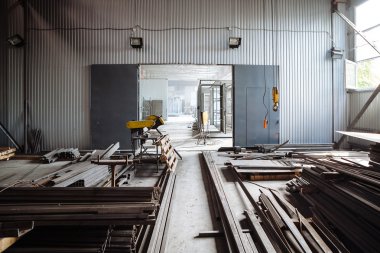 Dükkanı kütük metal parçalar için