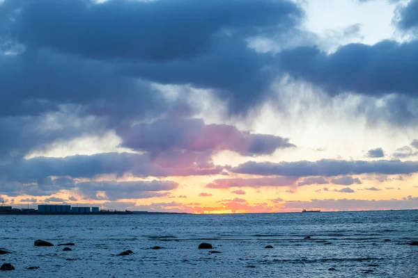 Zonsondergang op de Baltische Zee, Tallinn, Estland — Stockfoto