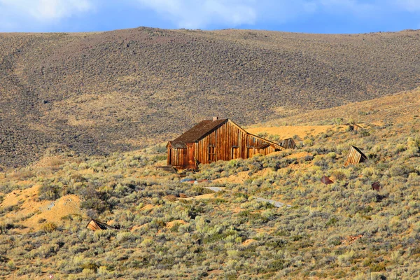 Velha casa no deserto da Califórnia perto de Bodie — Fotografia de Stock