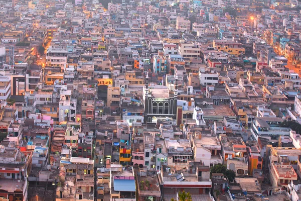 Sul da Índia cidade Vijayawada vista aérea na hora da noite — Fotografia de Stock