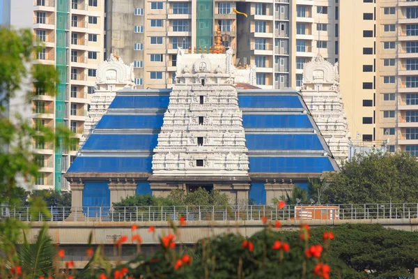 Templo ISKCON moderno na cidade de Bangalore — Fotografia de Stock