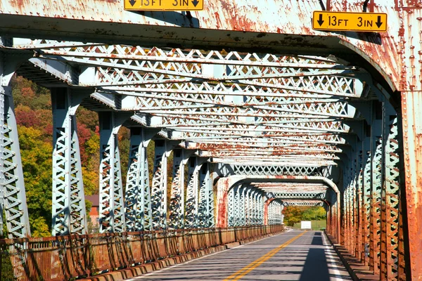 Ponte de metal velho — Fotografia de Stock