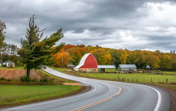 Michigan Daki Harbor Springs Yakınlarındaki 119 Numaralı Manzaralı Yol Kenarında — Stok fotoğraf