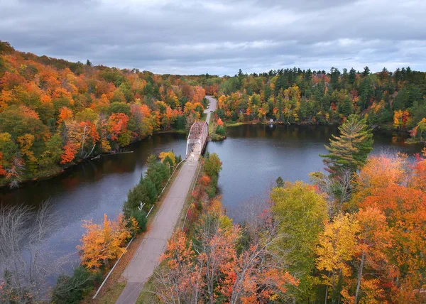 Вид Воздуха Хранилище Mcclure Старым Мостом 510 Окружении Осенней Листвы — стоковое фото