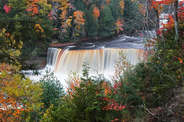 Tahquamenon Falls Michigan Península Superior Cercada Por Folhagem Outono Coníferas — Fotografia de Stock