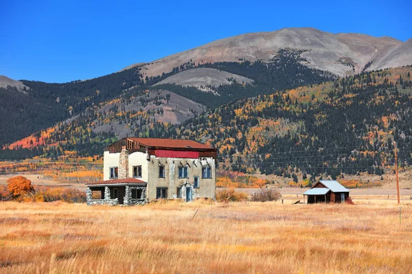 Velha Casa Abandonada Meio Pradarias Colorado Rural — Fotografia de Stock