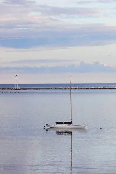 Plachetnice Kotvící Jezera Superior West Bay Poblíž Grand Marais Horním — Stock fotografie