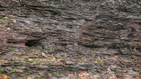 岩层结构包含了密歇根州基韦纳夫半岛的原生铜矿床 — 图库照片
