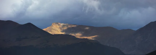 Panoramablick Auf Die Rocky Mountains Einem Stürmischen Tag Mit Berggipfel — Stockfoto
