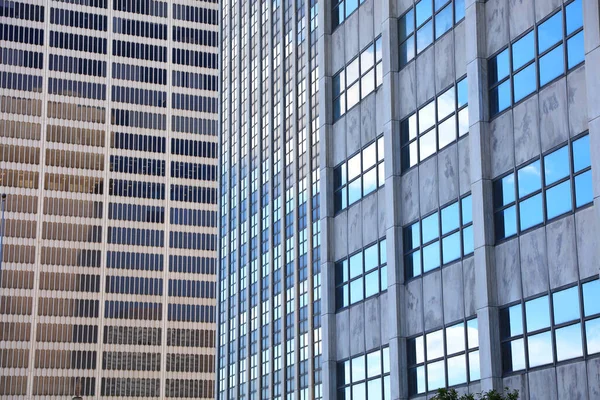 Detroit Usa 2020 Row Glass Windows Multiple Tall Buildings Downtown — стоковое фото