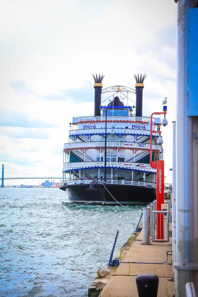 Detroit Michigan Usa 2020 Ποταμόπλοιο Detroit Princess Βρίσκεται Στο Riverwalk — Φωτογραφία Αρχείου