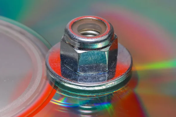 Vieil Écrou Verrouillage Sur Disque Compact Tourné Sous Éclairage Coloré — Photo