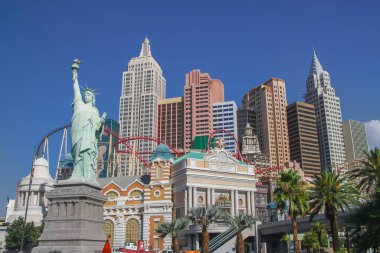 LAS VEGAS - 20 Temmuz 2009: New York 'un dış görünümü - Las Vegas' taki New York kumarhanesi teması.