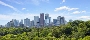 TORONTO, Kanada - 23 Haziran. 2019: Toronto şehri Kuzey Amerika 'nın en kalabalık dördüncü şehri ve Ontario Eyaletinin başkentidir..