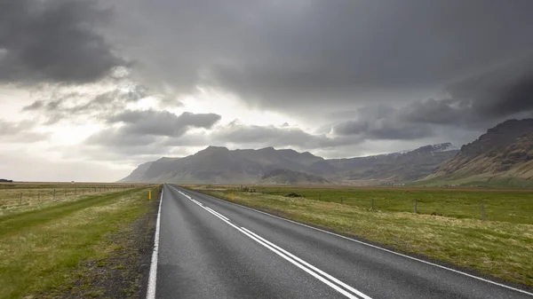 Route Panoramique Islande Par Une Journée Nuageuse — Photo