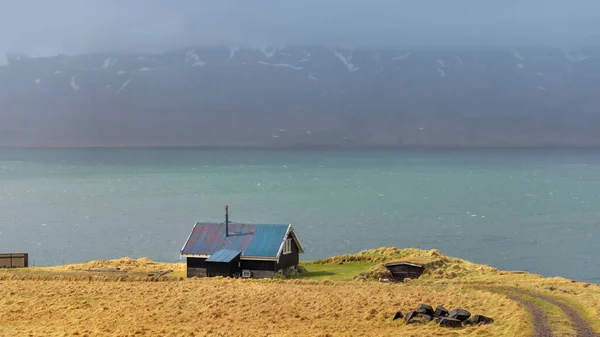 Lone Farm House Shoreline Iceland — 스톡 사진