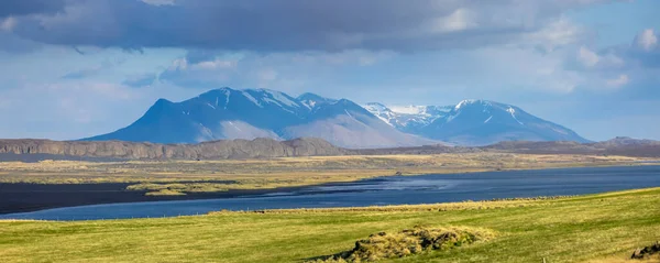 Panorámás Kilátás Hegyek Észak Izland Nyári Időszakban — Stock Fotó