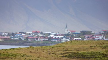 İzlanda 'nın Snaefellsnes yarımadasındaki Grundarfjordur köyünün panoramik manzarası.