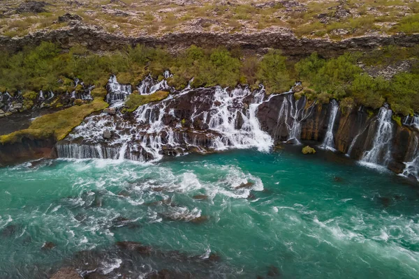 Hraunfossar Είναι Μοναδικό Νερό Πέφτει Στην Ισλανδία Νερό Ρέει Κάτω — Φωτογραφία Αρχείου