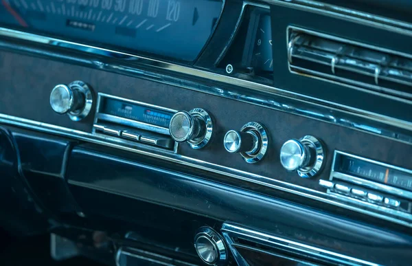 Classic Car Dash Board Antique Radio Dials — Stock Photo, Image